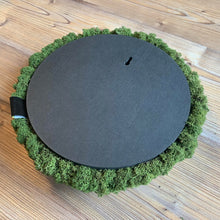 Laden Sie das Bild in den Galerie-Viewer, Nordgröna® Moos-Wandpanel Convex Circle ø 30 cm | Apple
